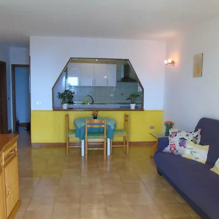 Chica, 1 Bedroom Flat With Sea View