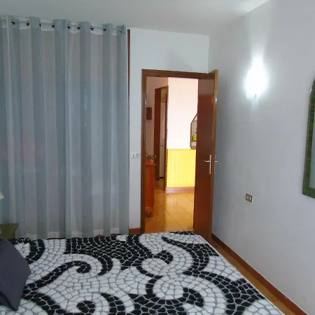 Chica, 1 Bedroom Flat With Sea View Apartment *